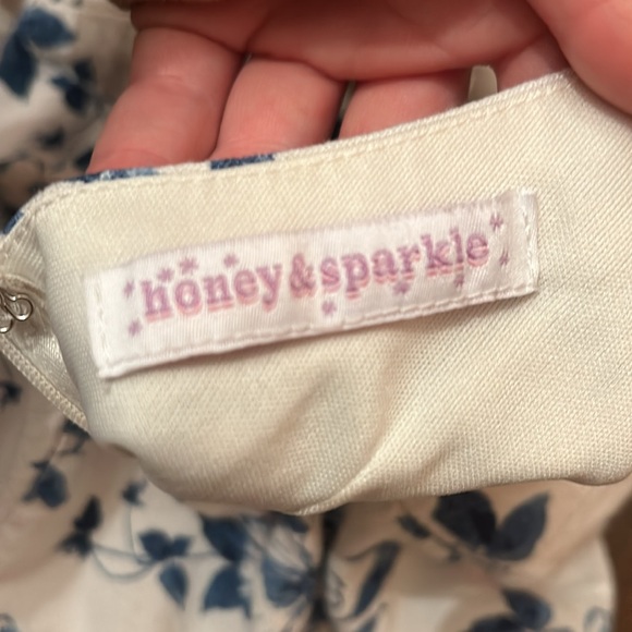 Blue and white xs floral romper - Picture 2 of 2